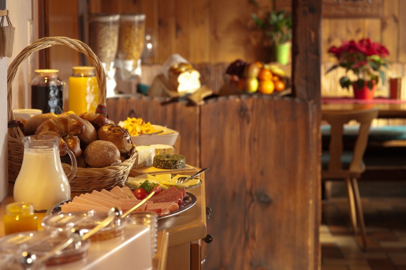 boulangerie-GAREOULT-min_breakfast_buffet_food_restaurant_meal_hotel_plate_fresh-718745